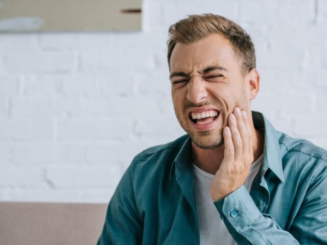 Tooth Pain? How to Know When You Need an Emergency Dentist